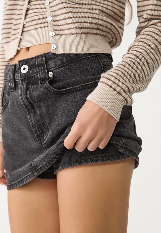 Mini-jupe-short en denim décontracté pour un look quotidien sans effort