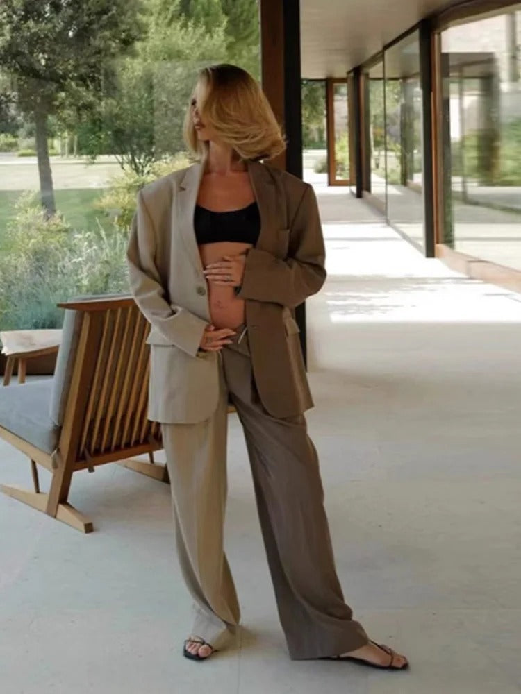 Ensemble blazer boyfriend chic et pantalon à jambes larges
