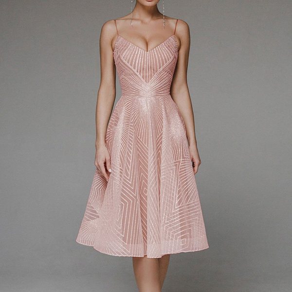 Robe nuisette à bretelles fines en satin pour soirées élégantes