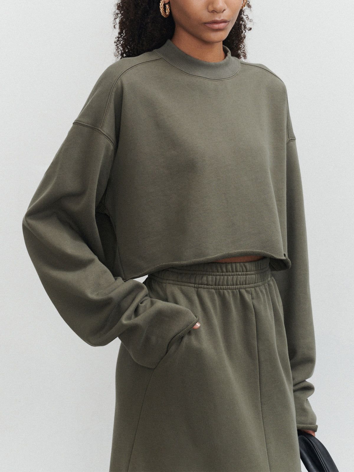 Sweat-shirt court confortable pour un style chic décontracté