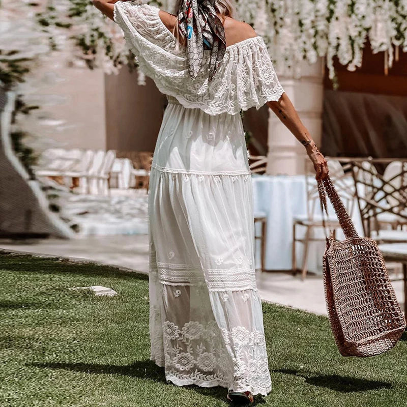 Robe bohème en dentelle brodée avec détails floraux