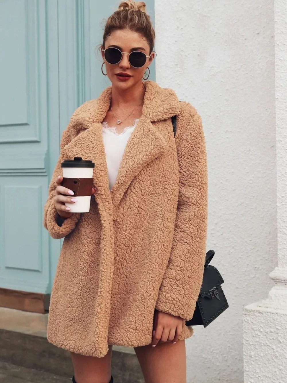 Manteau court en peluche teddy douillet avec col revers pour femme