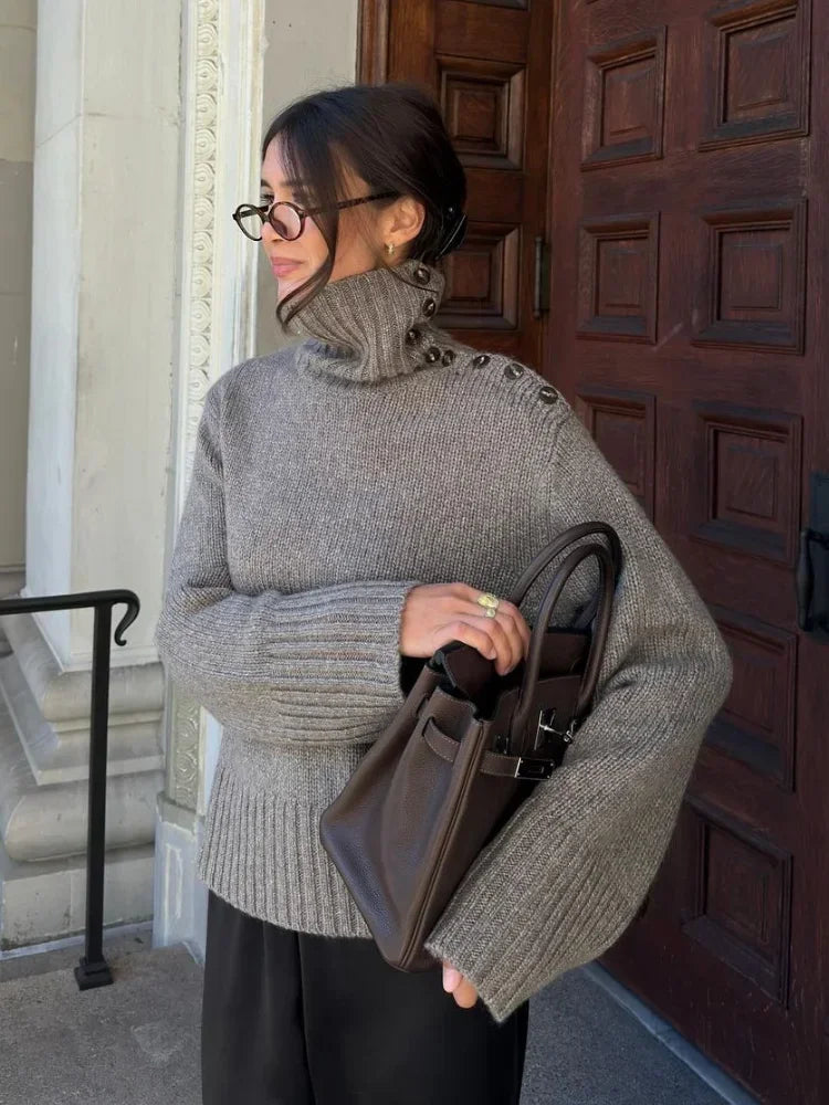 Pull-over ample à col roulé boutonné confortable