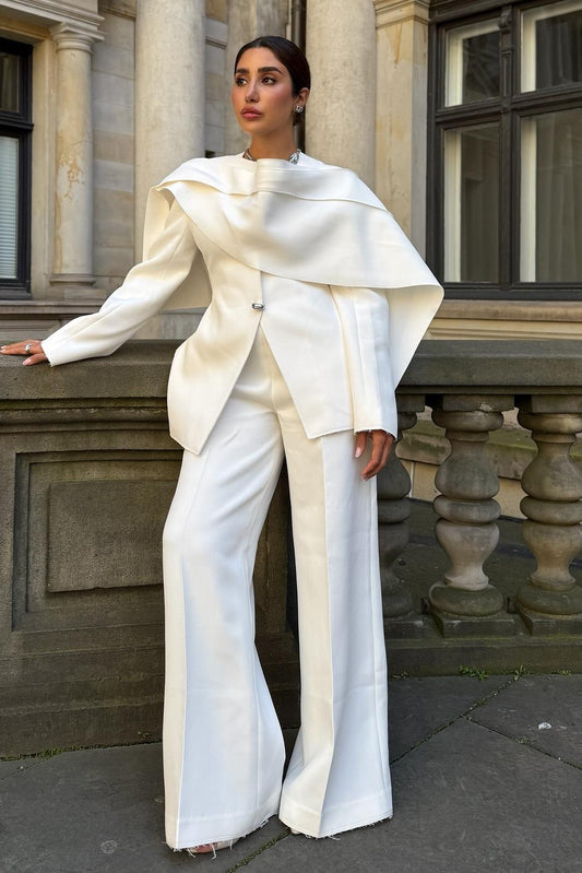 Ensemble chic blazer cape et pantalon large