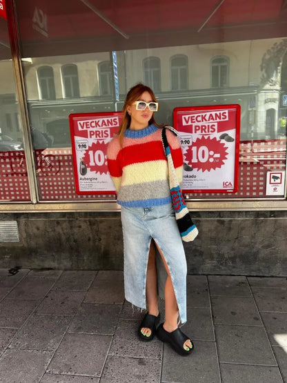 Pull en maille à rayures colorées pour un look décontracté chic