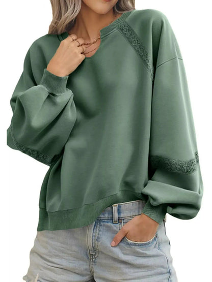 Sweat-shirt confortable avec détails en dentelle pour un look casual chic