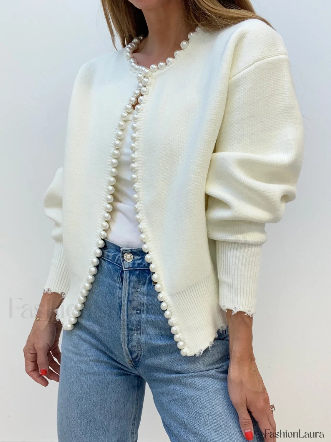 Cardigan en tricot avec ourlet déchiré et bordure perlée