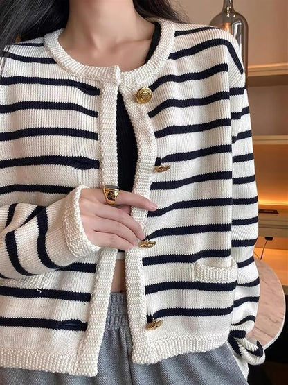 Pull tricoté rayé confortable pour les superpositions d'automne