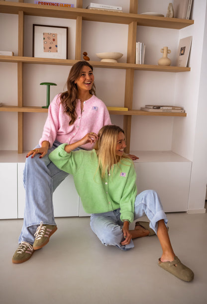 Cardigan matelassé rose chic pour looks superposés