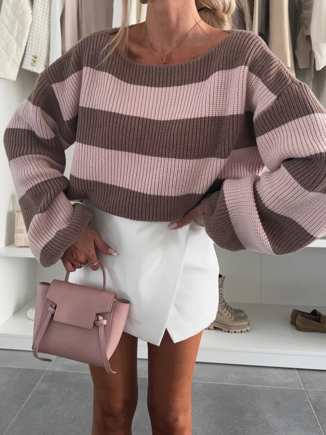 Pull en maille rayé confortable avec col rond classique