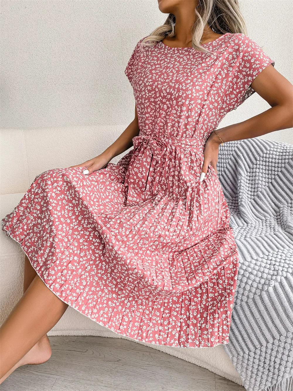 Robe longue plissée à ligne A à motif floral