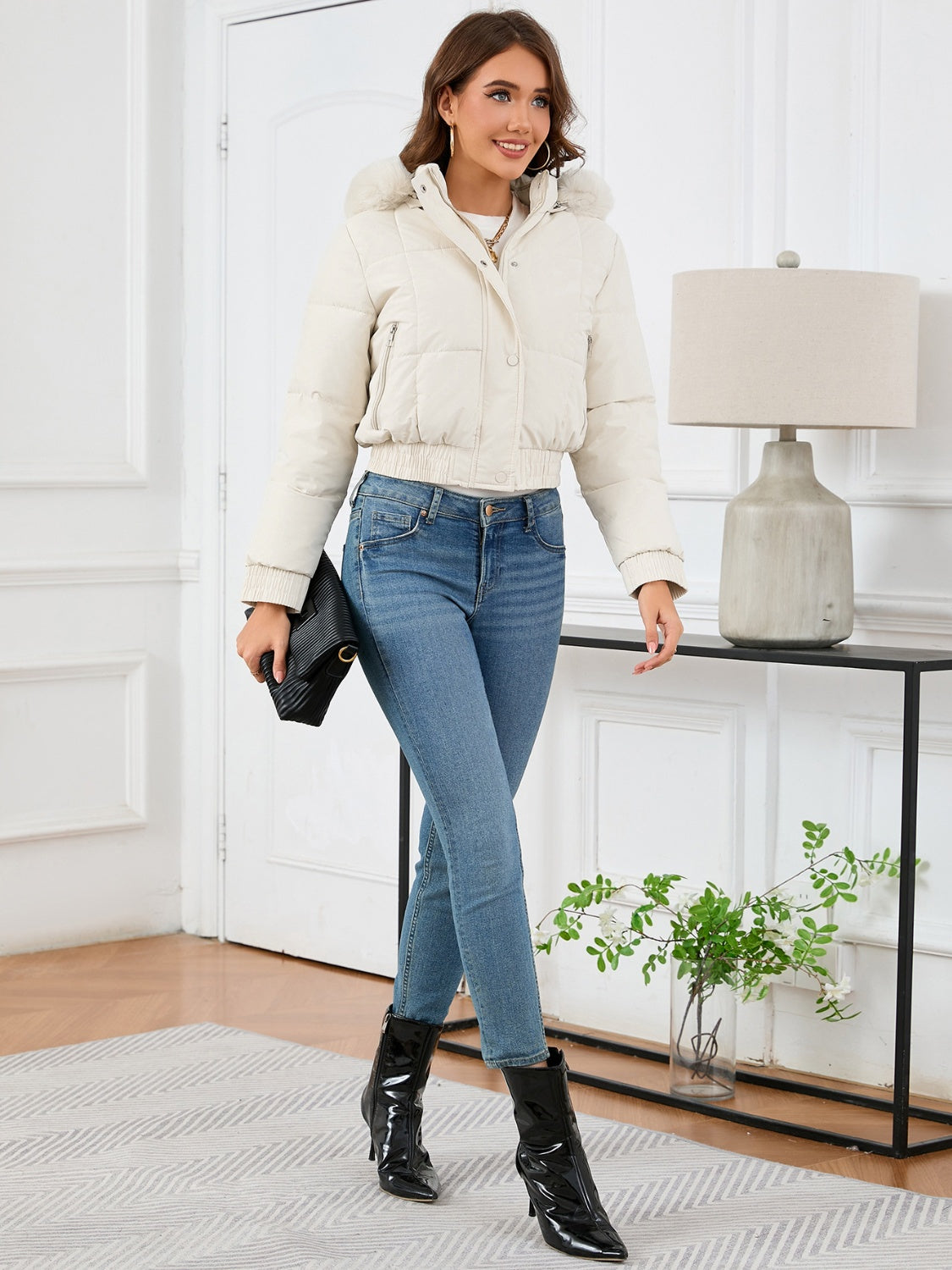 Veste d'hiver confortable matelassée avec capuche en fourrure et poches