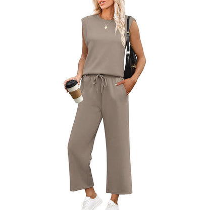 Ensemble chic sans manches avec pantalon large et fluide