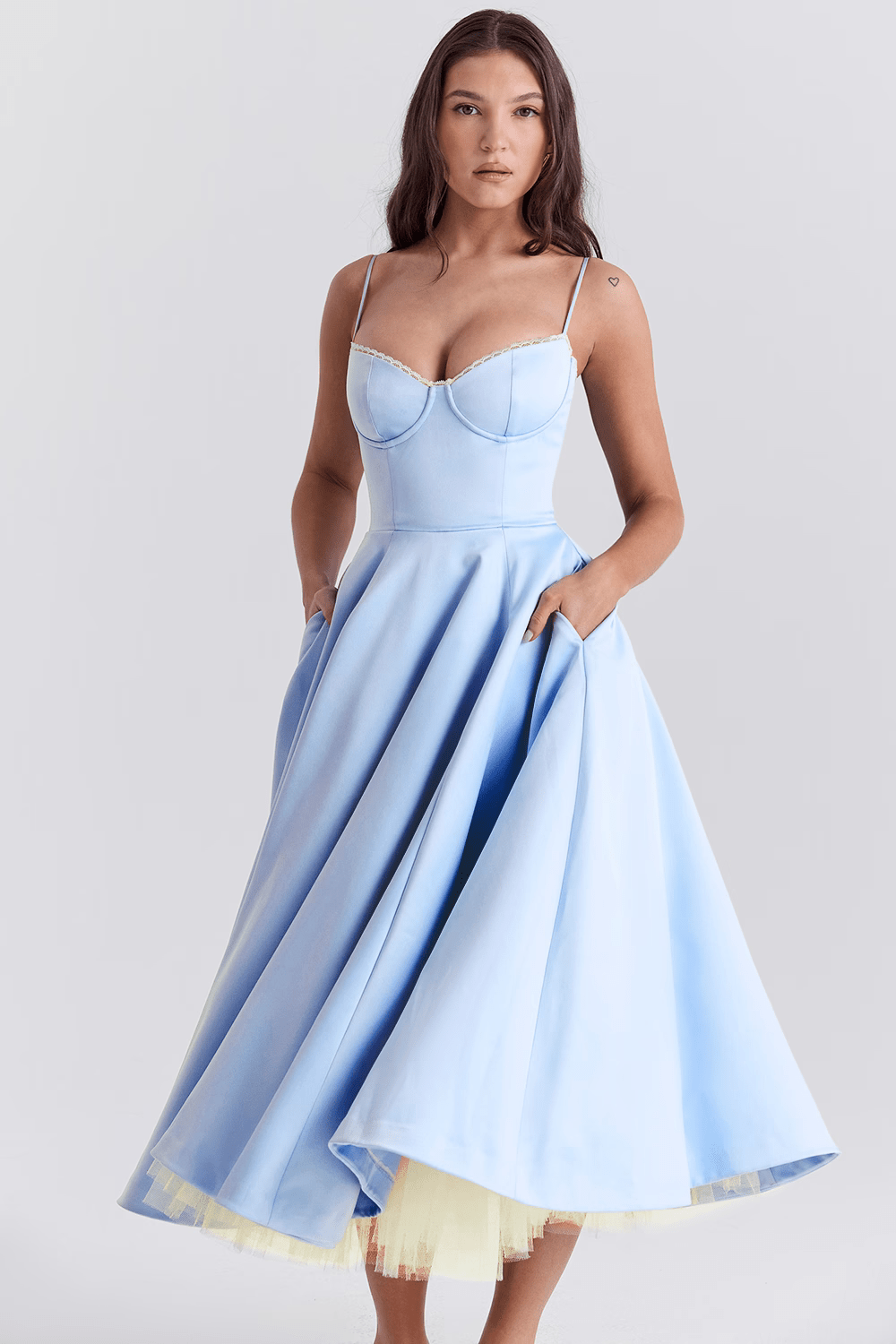 Robe Midi Élégante Evelina