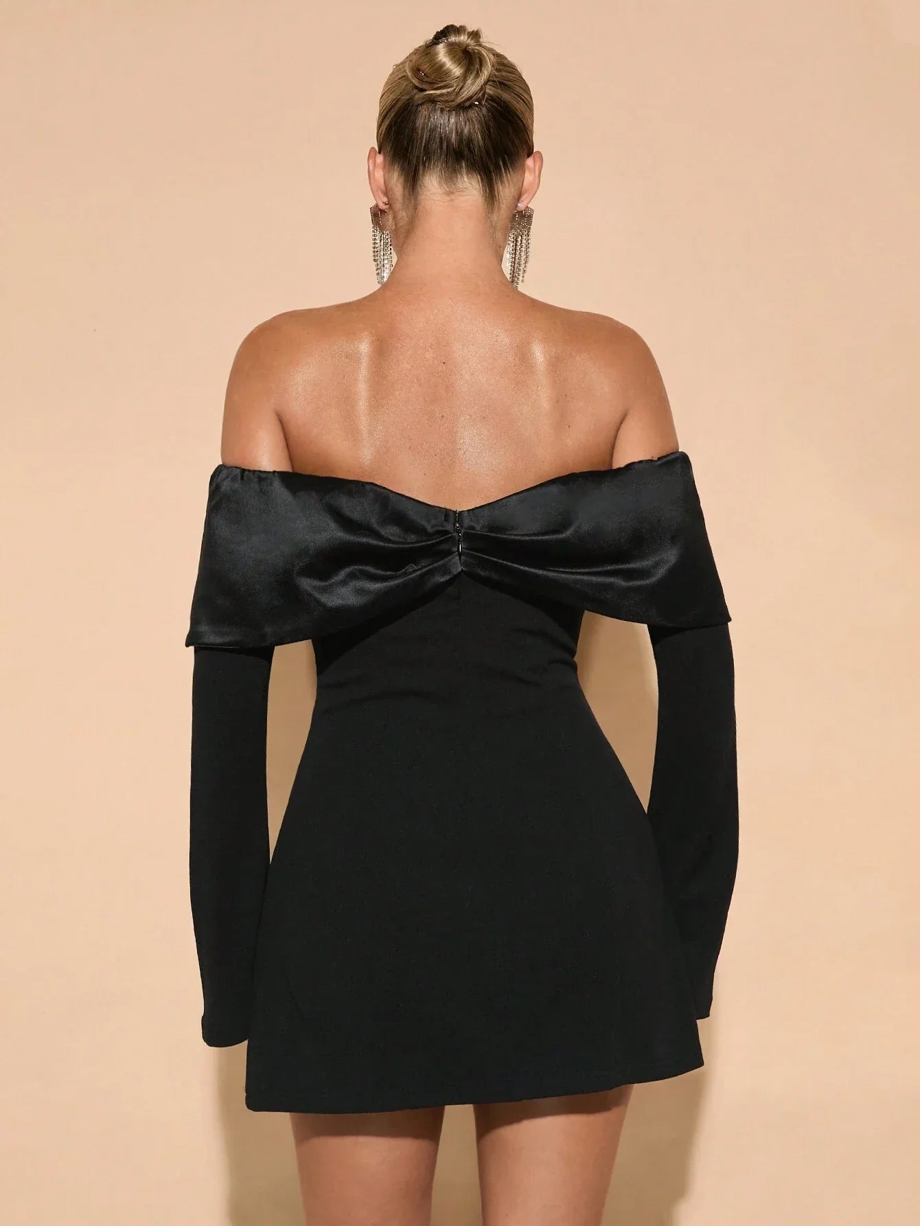 Robe Courte à Épaules Dénudées et Manches Longues pour Femme