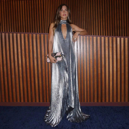 Robe longue plissée métallisée à col licou pour événements festifs