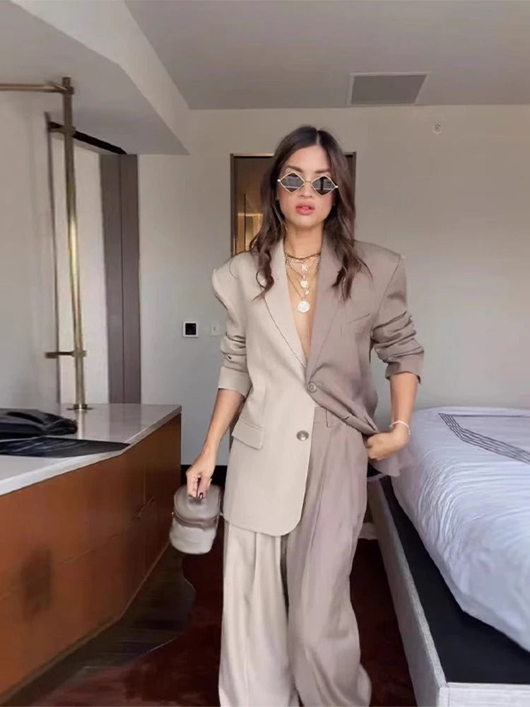 Ensemble blazer boyfriend chic et pantalon à jambes larges