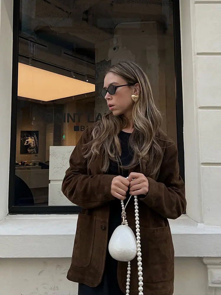 Veste à revers marron chaud élégante pour une élégance décontractée