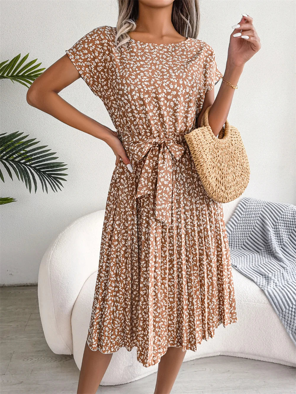 Robe longue plissée à ligne A à motif floral