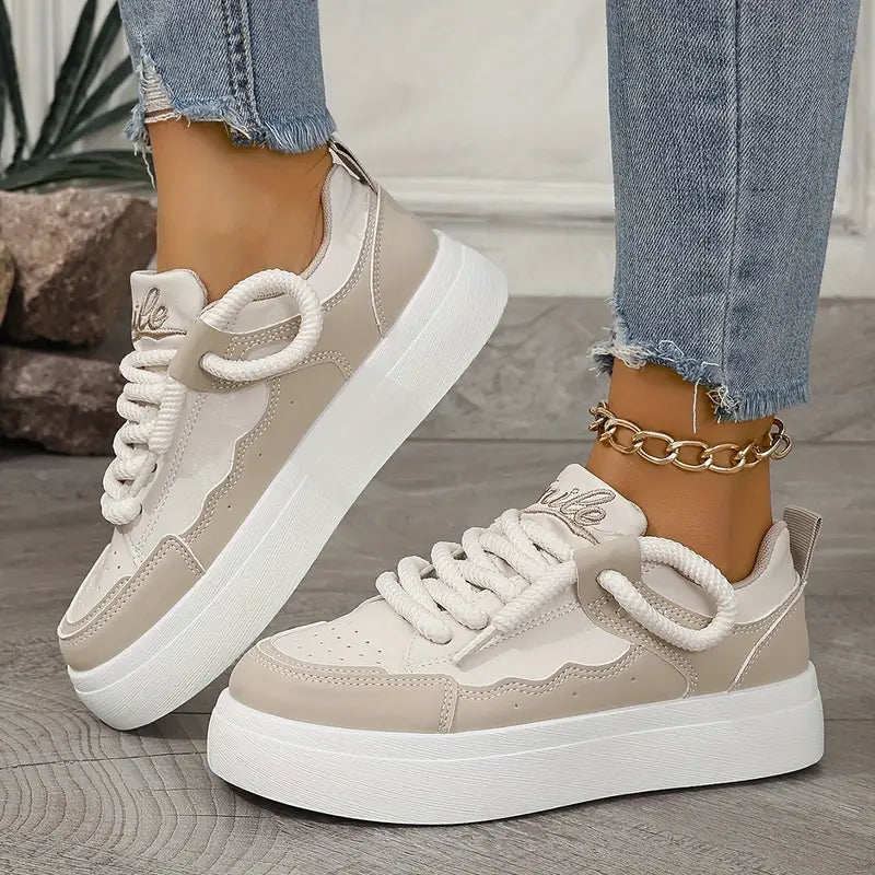 Baskets lift respirantes au design monochrome