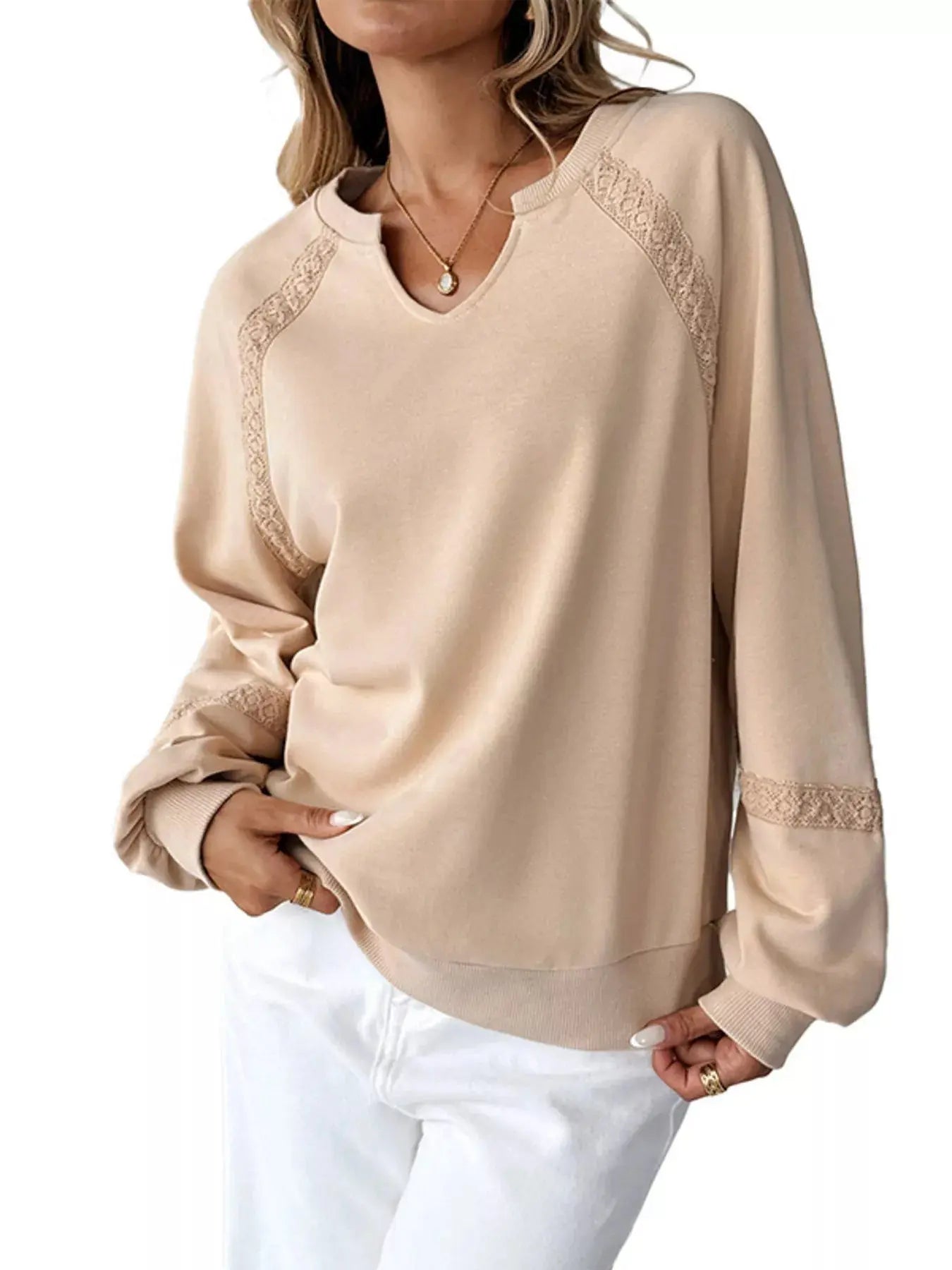 Sweat-shirt confortable avec détails en dentelle pour un look casual chic