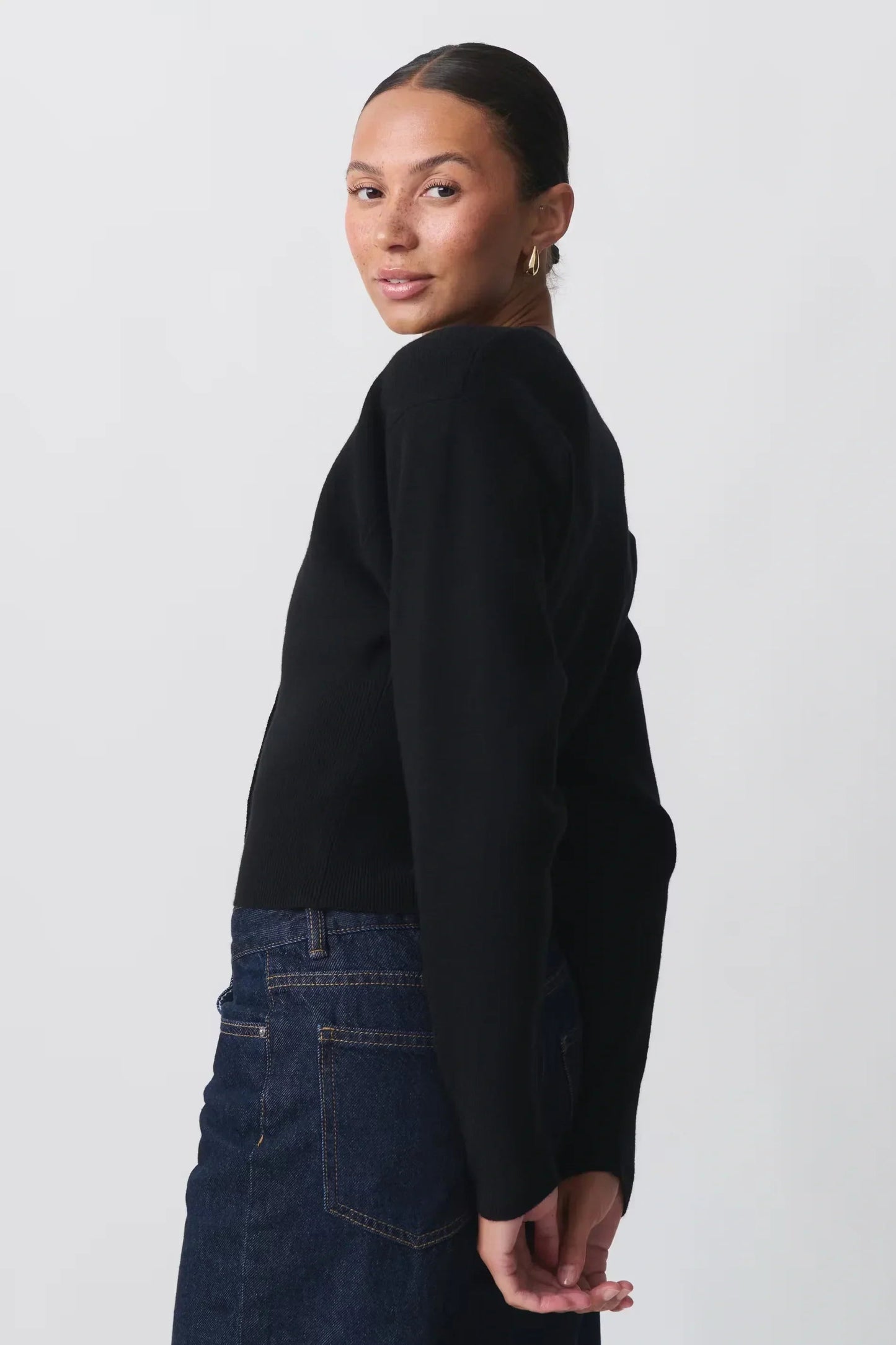 Blouse élégante boutonnée avec coupe droite polyvalente et détails aux poignets