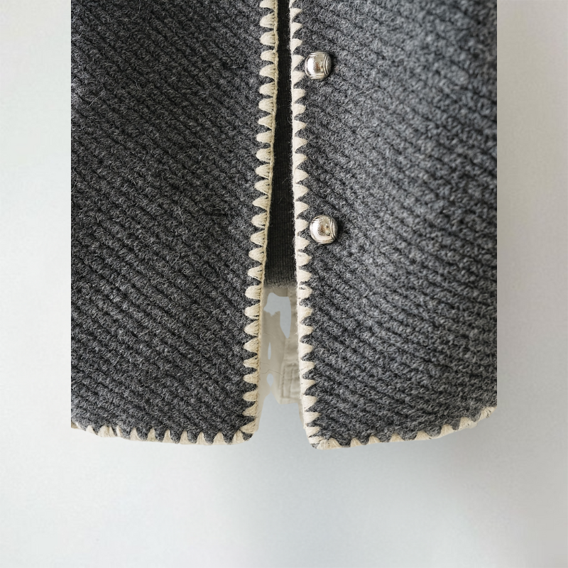 Cardigan en maille légère chic pour superposition