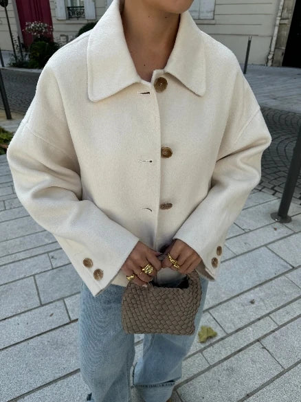 Veste matelassée élégante à revers pour saisons de transition