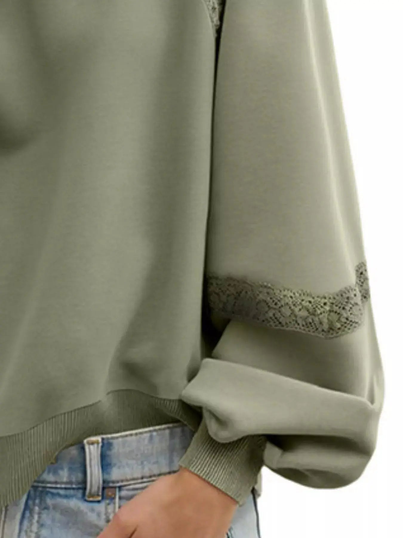 Sweat-shirt confortable avec détails en dentelle pour un look casual chic