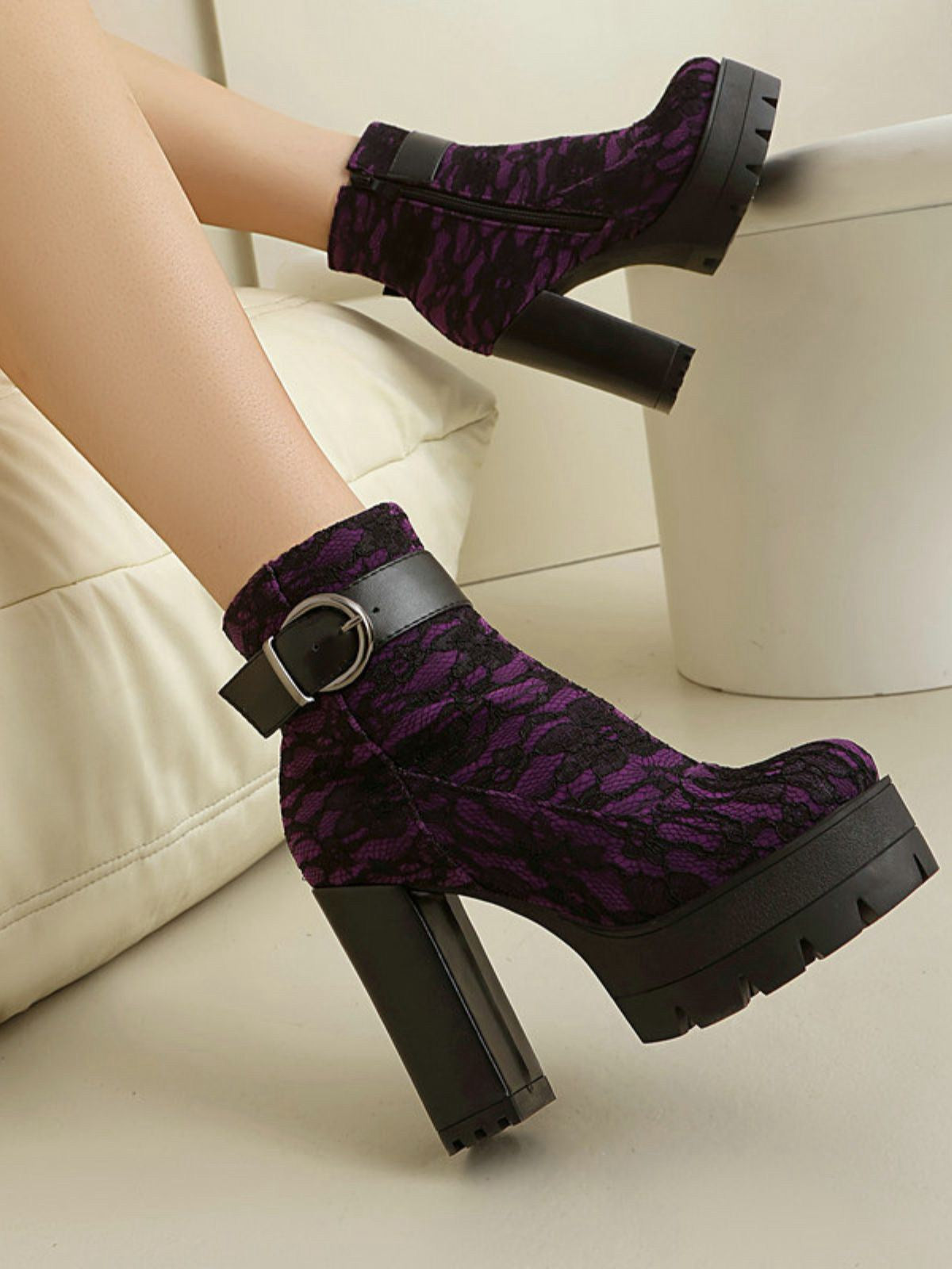 Bottes à plateforme en dentelle vintage avec talons épais