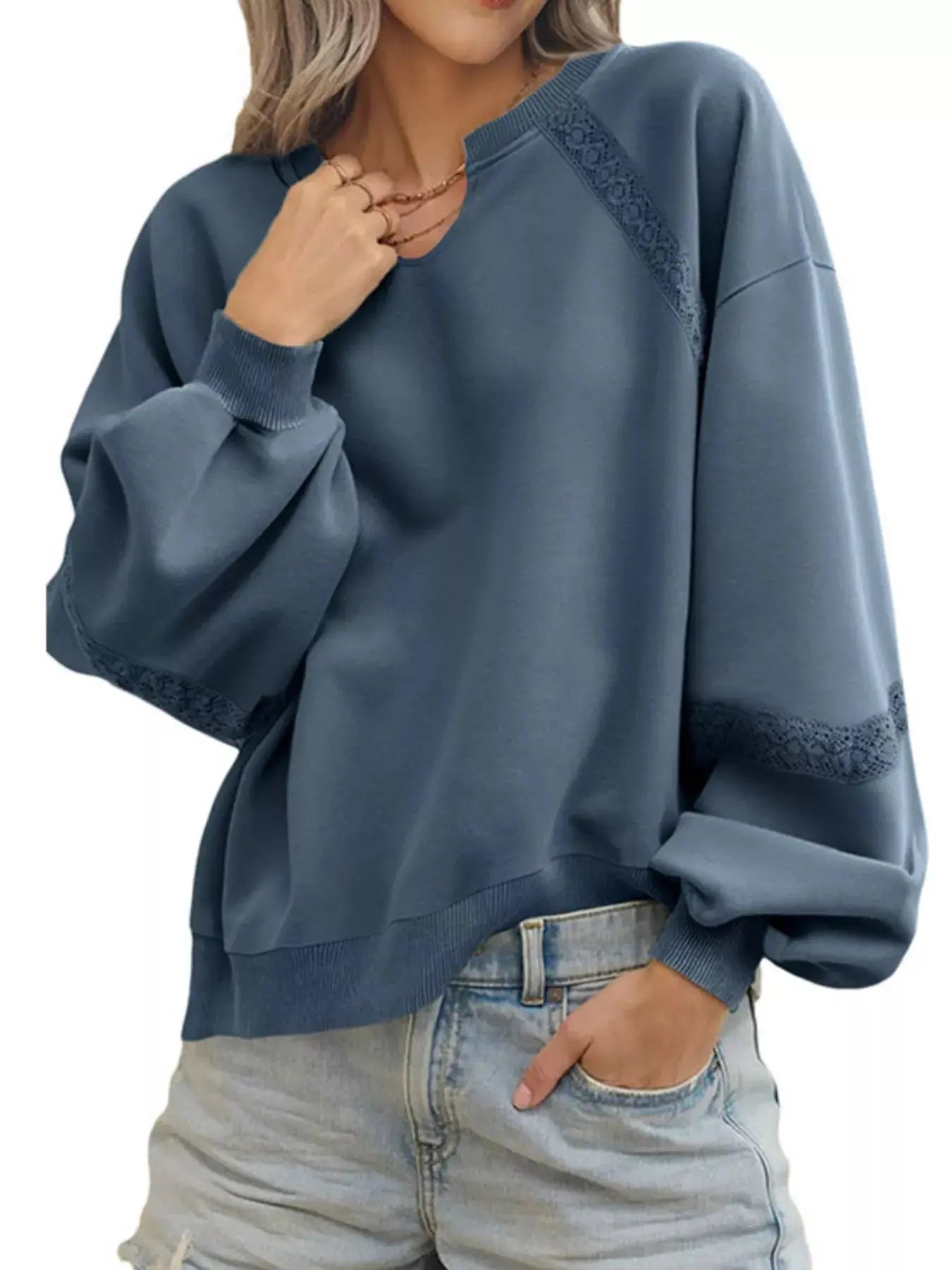 Sweat-shirt confortable avec détails en dentelle pour un look casual chic