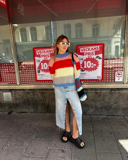 Pull en maille à rayures colorées pour un look décontracté chic