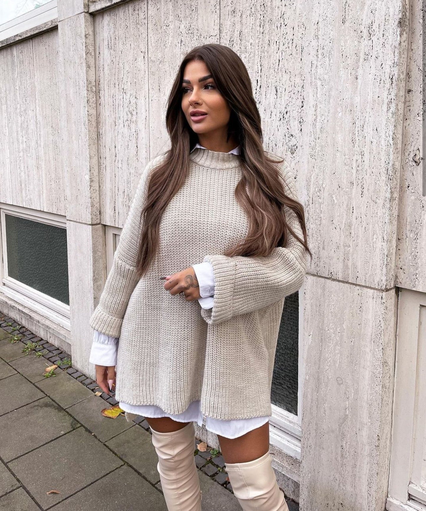 Pull tricoté surdimensionné confortable en beige doux