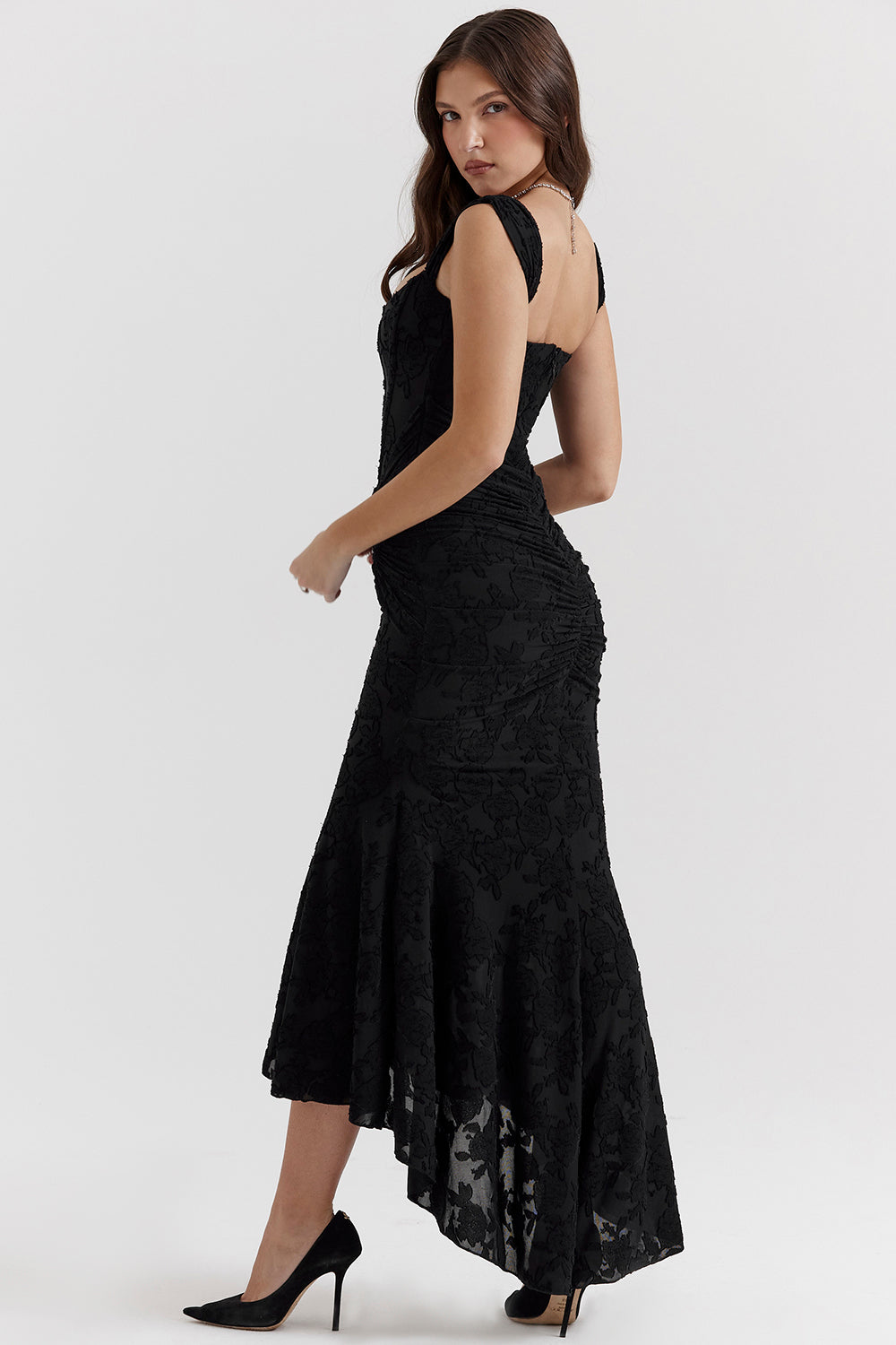 Robe midi fluide à taille cintrée valorisante
