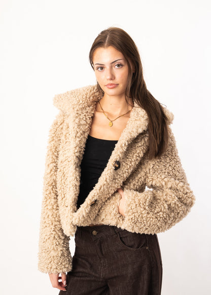 Veste douillette en peau de mouton bouclée