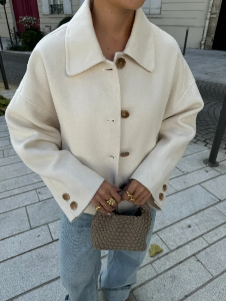 Veste matelassée élégante à revers pour saisons de transition