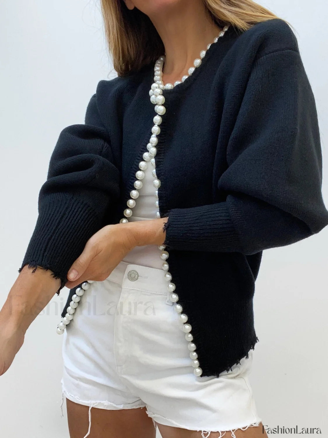 Cardigan en tricot avec ourlet déchiré et bordure perlée