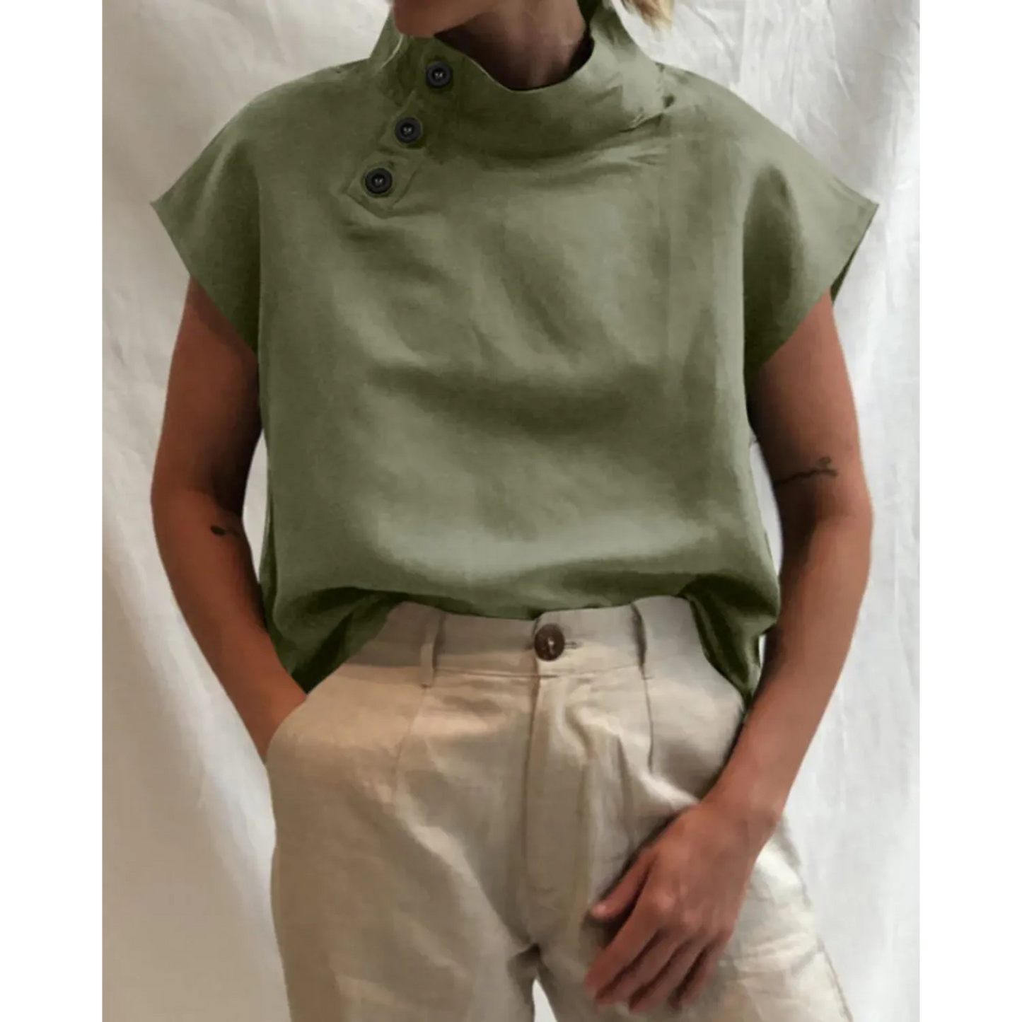 Blouse de bureau en coton et lin avec détails de boutons