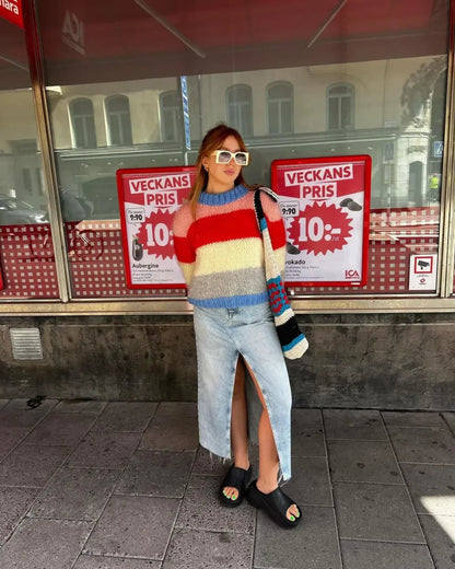 Pull en maille à rayures colorées pour un look décontracté chic