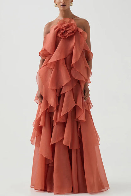 Robe Maxi à Volants à Plusieurs Niveaux avec Col Halter et Détail Rose