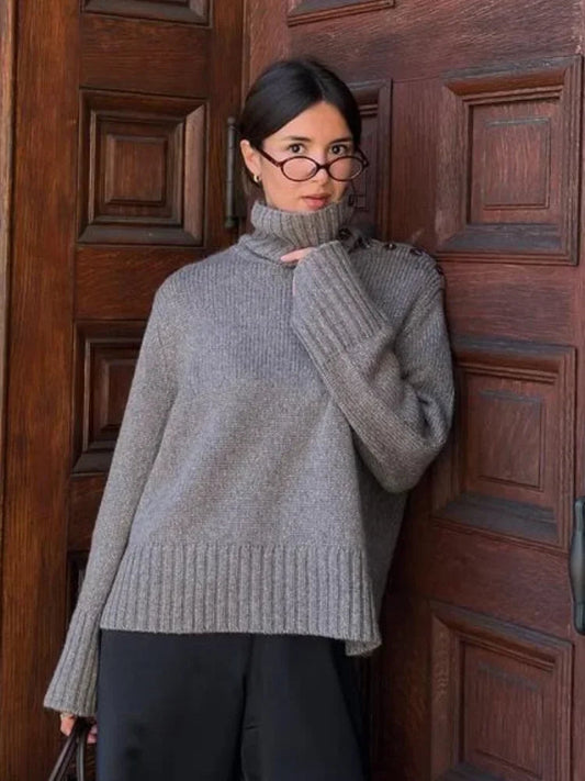 Pull-over ample à col roulé boutonné confortable