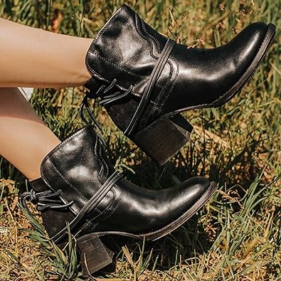 Bottes élégantes en cuir à lacets pour femmes