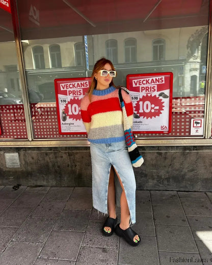 Pull en maille à rayures colorées pour un look décontracté chic