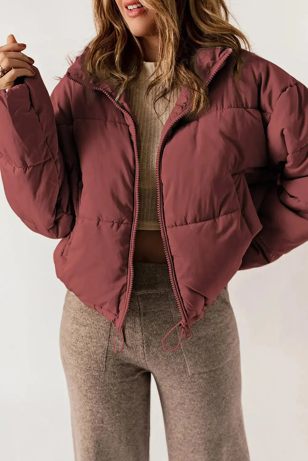Manteau long chic à col et fermeture éclair pour un style superposé élégant
