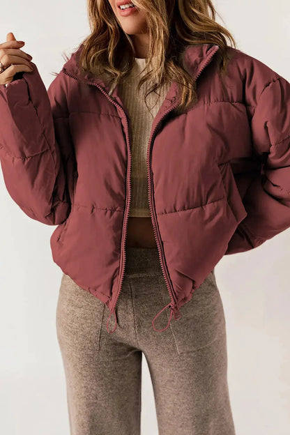 Manteau long chic à col et fermeture éclair pour un style superposé élégant