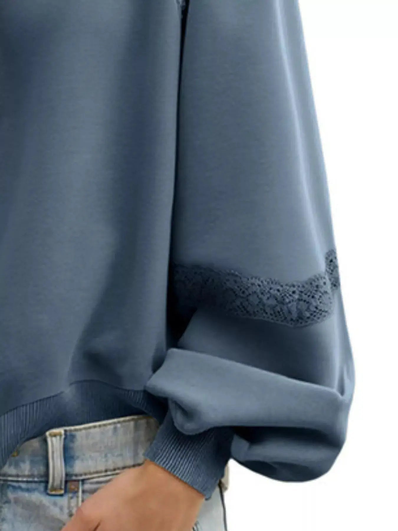 Sweat-shirt confortable avec détails en dentelle pour un look casual chic