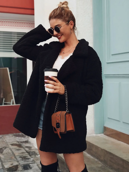 Manteau court en peluche teddy douillet avec col revers pour femme