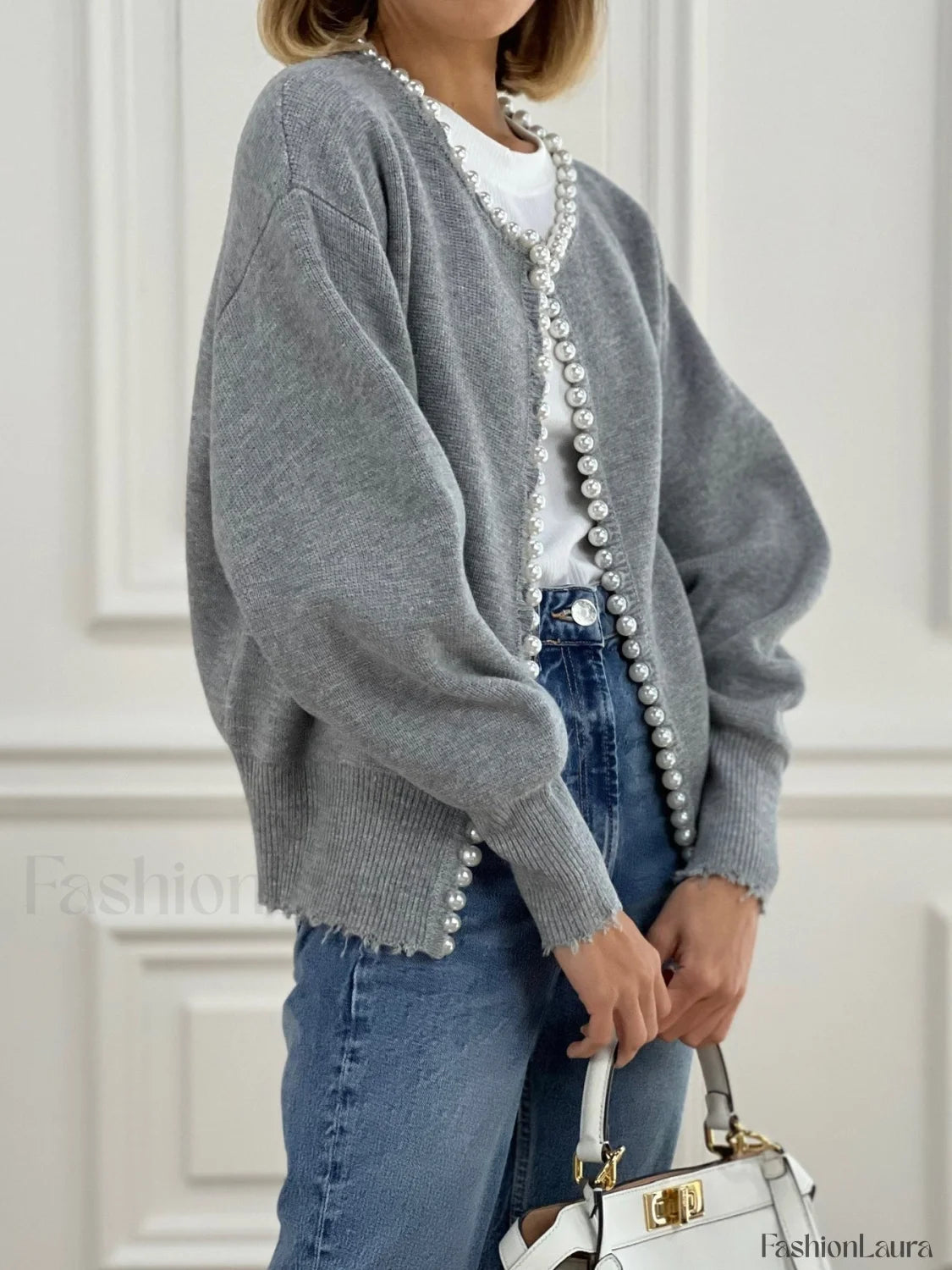 Cardigan en tricot avec ourlet déchiré et bordure perlée