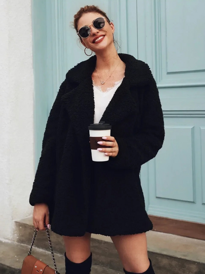 Manteau court en peluche teddy douillet avec col revers pour femme