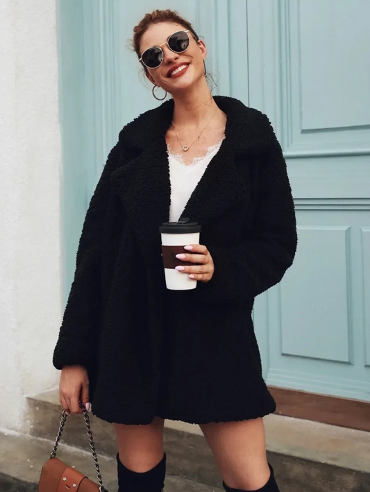 Manteau court en peluche teddy douillet avec col revers pour femme